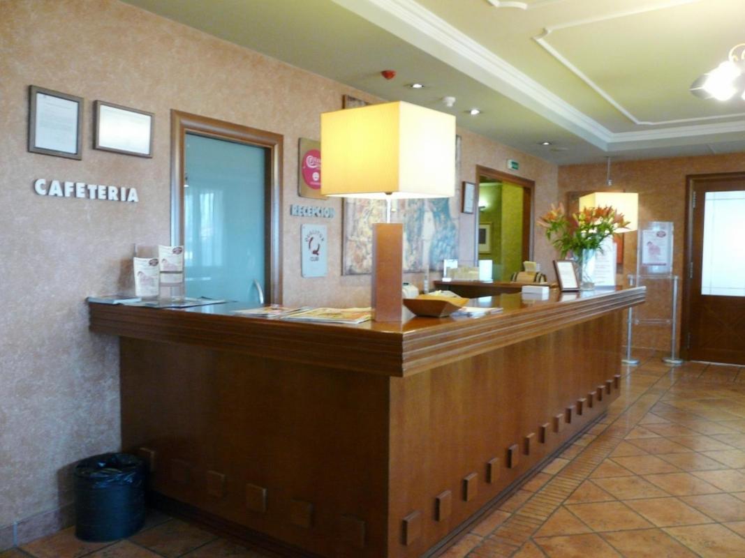 Hotel Restaurante El Tollo Utiel Esterno foto